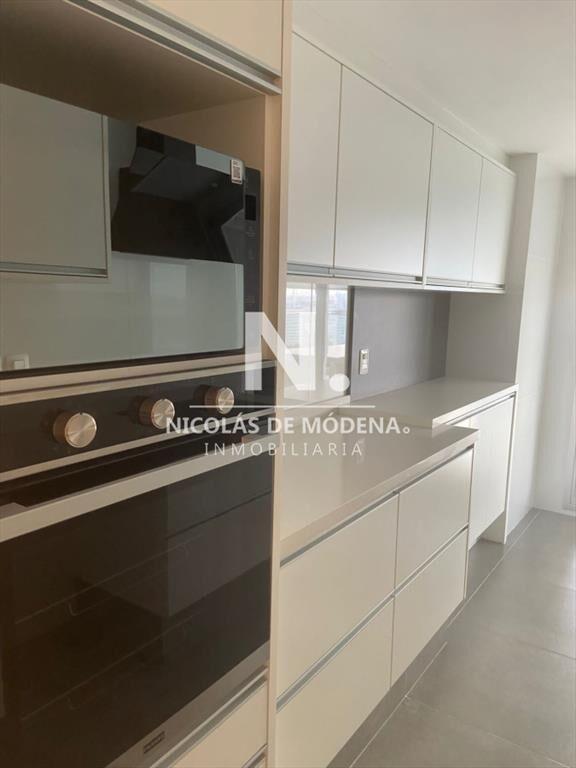 Apartamento de 3 dormitorios a pasos de mar. a