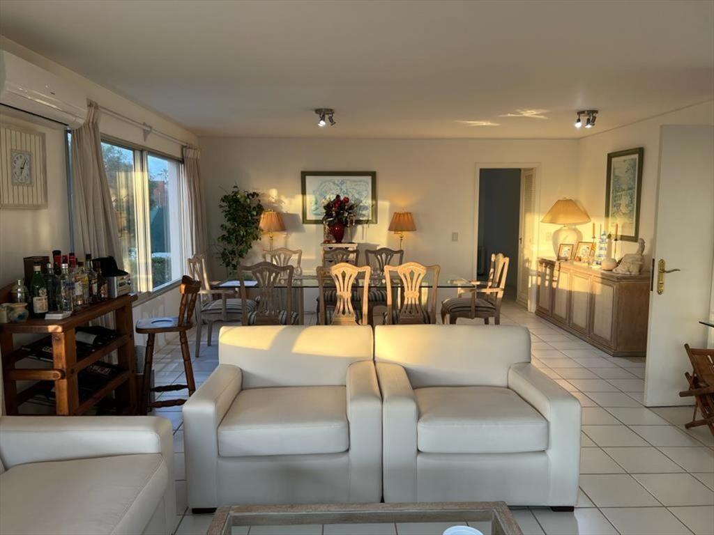 Apartamento  en Mansa.  Frente al mar. Punta del Este