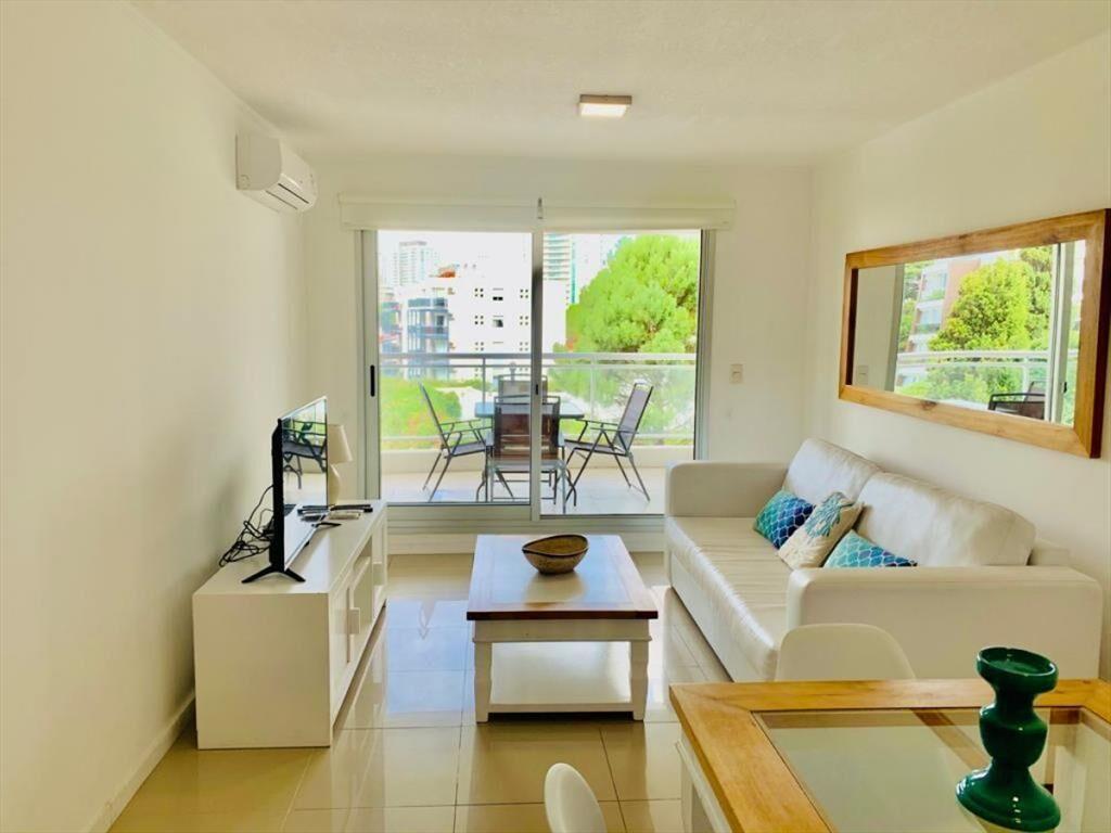 apartamento en zona de Aidy Grill, con parrillero propio