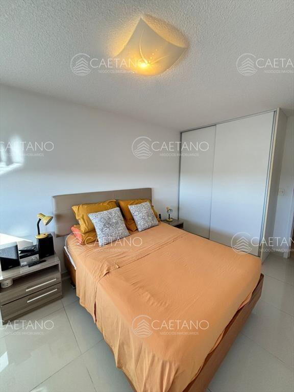 Apartamento de 2 dormitorios en Av. Roosevelt, ,