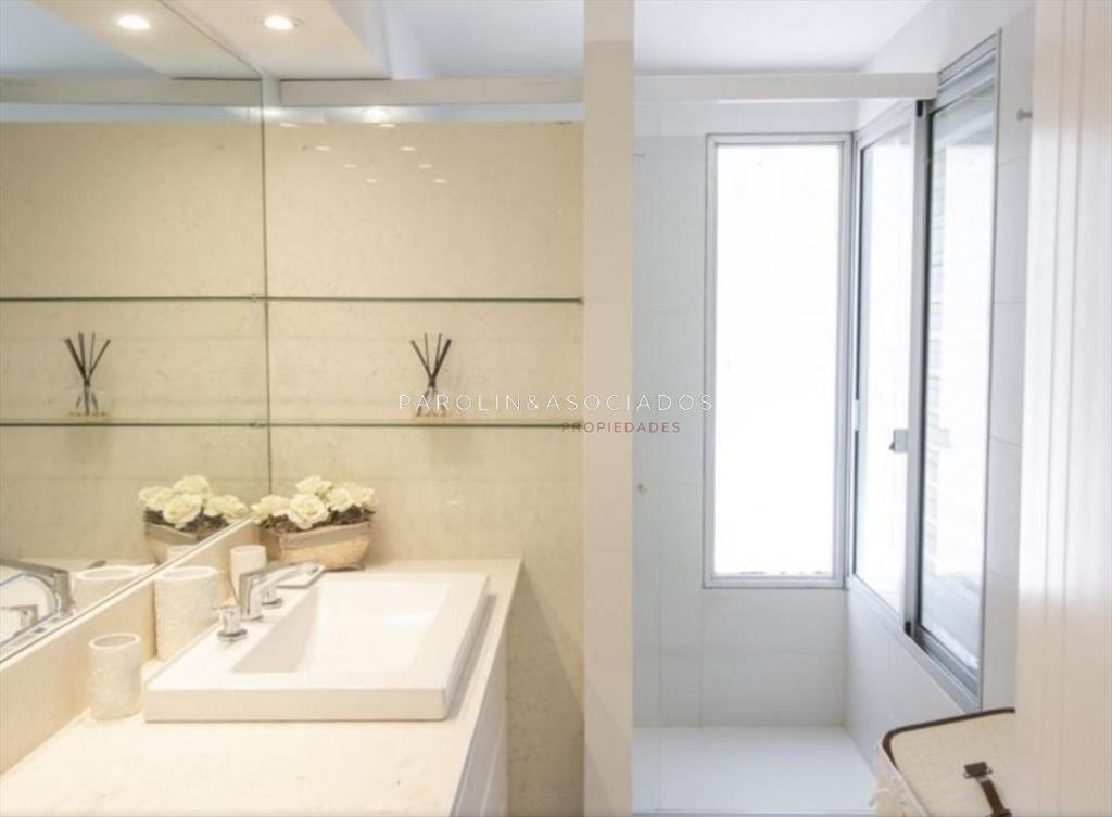 Apartamento de 4 dormitorios en Esturión Punta