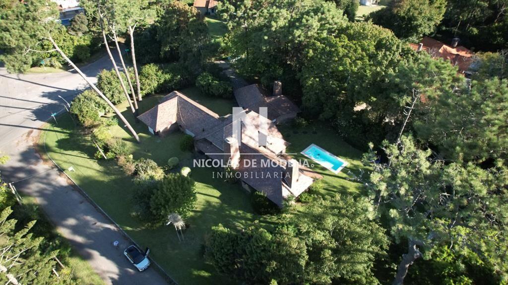 Hermosa mansión en Golf de 6 dormitorios , Punta del Este