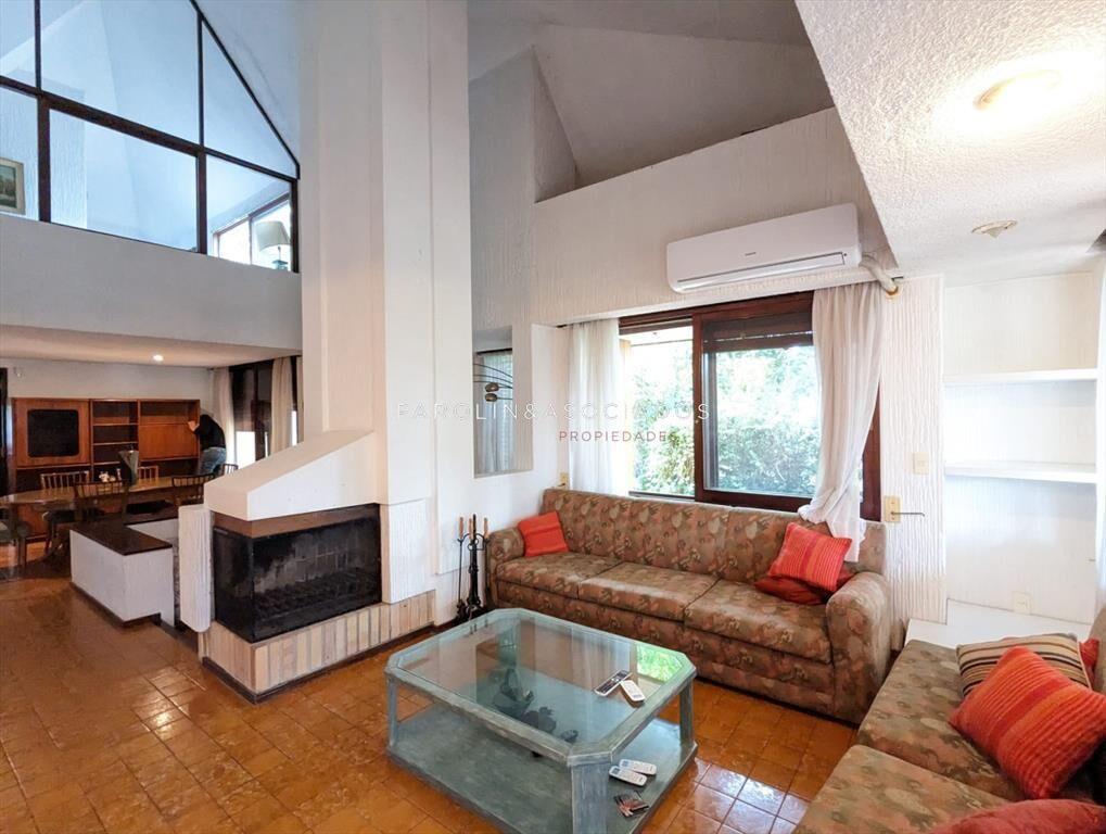 Hermosa y amplia casa en venta en Mansa, Punta del Este.