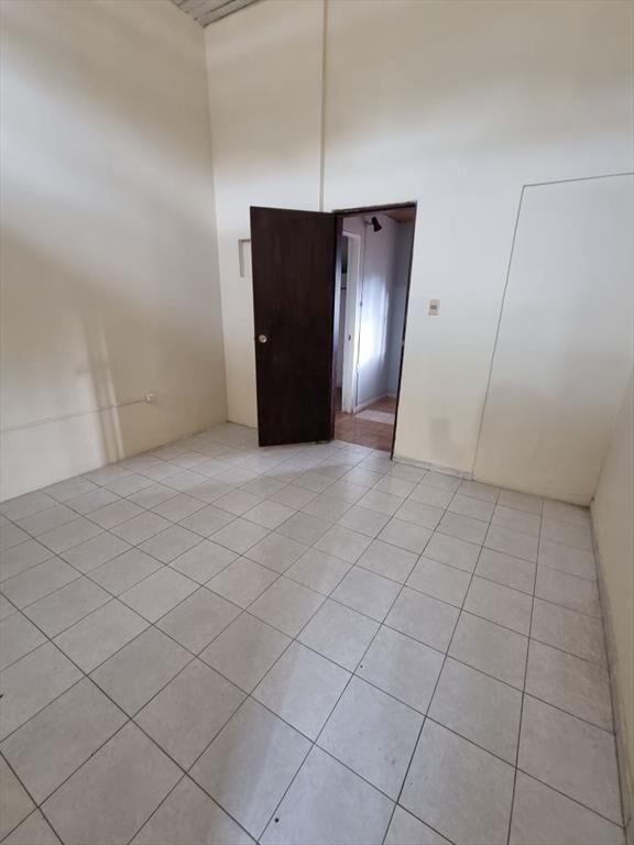 Venta De Casa Con Cochera Jardín y Parrillero