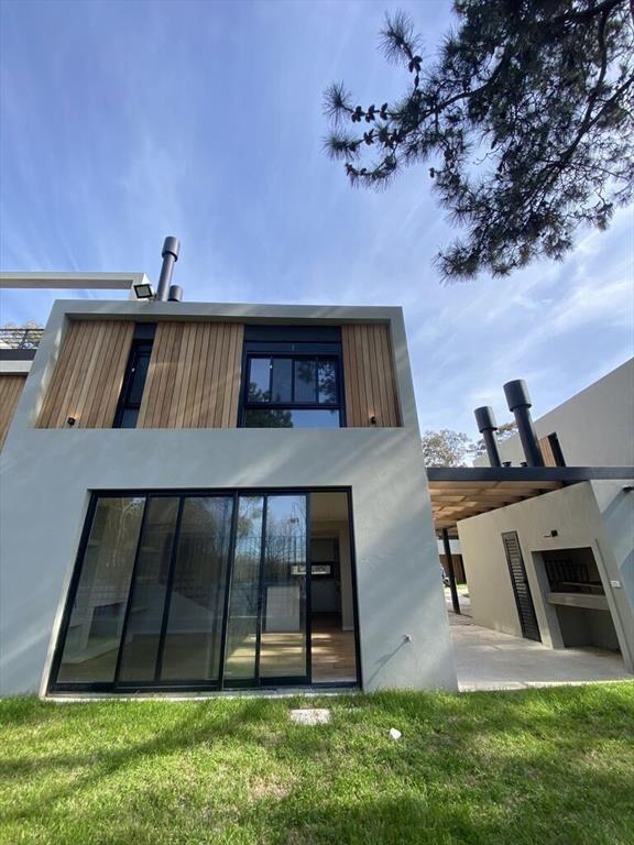 JARDINES DE ARECO: CASA DUPLEX A ESTRENAR