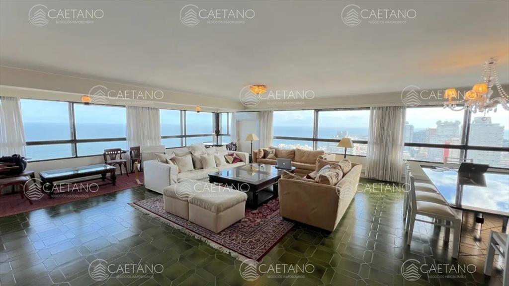 venta de apartamento cuatro dormitorios . Punta