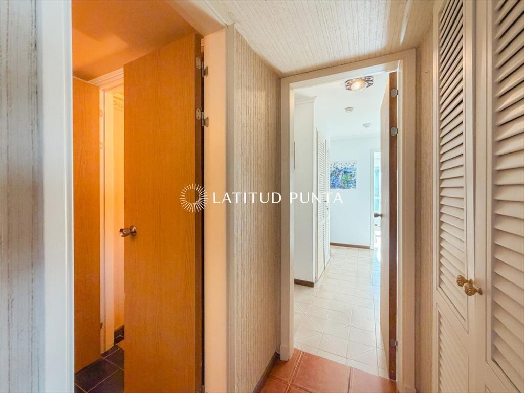 Piso alto en Brava, 3 suites más dependencia