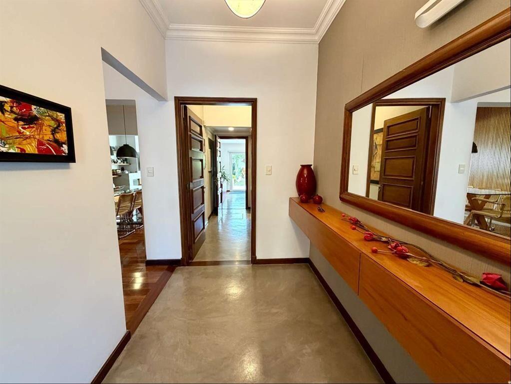 Venta casa 5 dormitorios, fondo verde con parrillero, 2gara