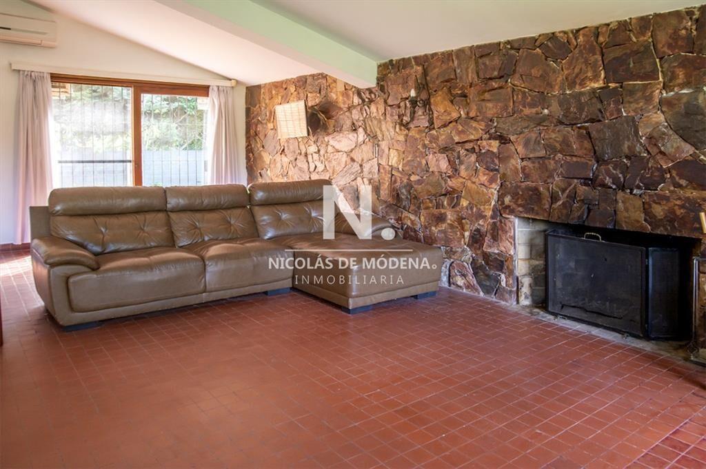 Vende casa de 3 dormitorios en Cantegril Punta del Este