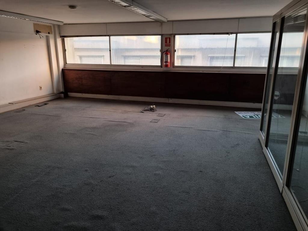 Oficina- Misiones y Cerrito, 220 m2 , planta llana !!