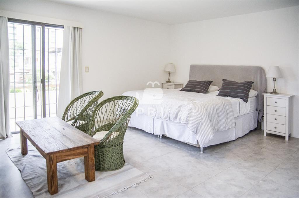 Excelente chalet de 5 dormitorios en venta a de -