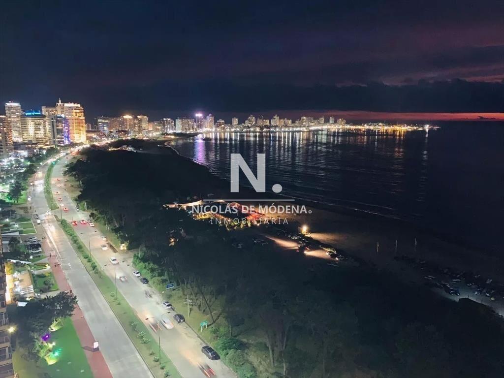 Apartamento en venta 4 dormitorios en Playa Punta
