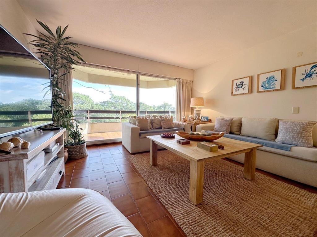 Apartamento de 3 dormitorios y dependencia de en