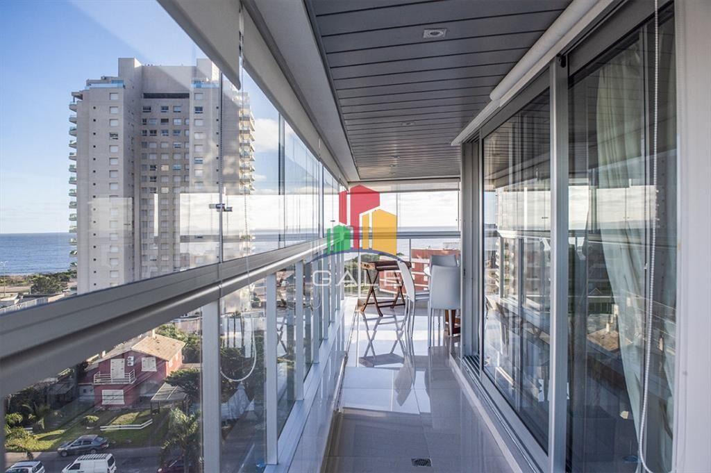 Vende apartamento de 2 dormitorios esquinero en