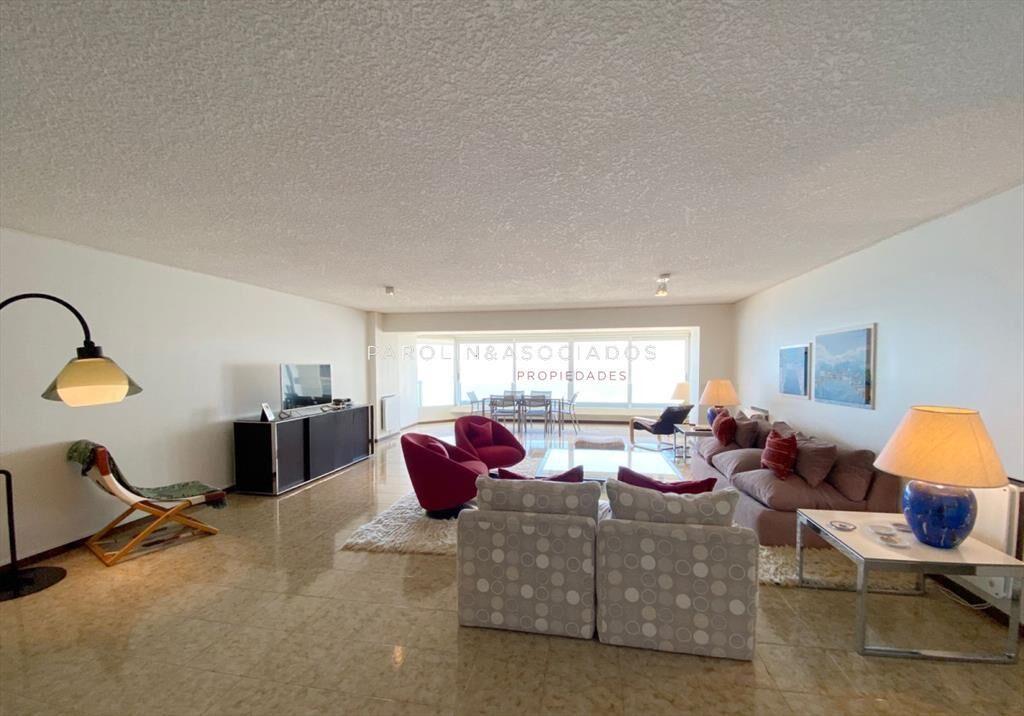 Apartamento en venta de 3 dormitorios en edificio