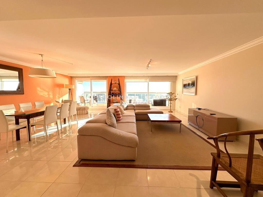 Apartamento de 4 suites en Edificio Le Jardin,