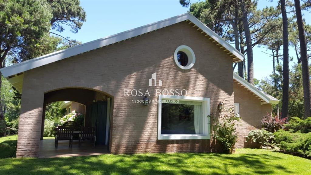 Excelente casa en alquiler en zona residencial!!! Consulte!