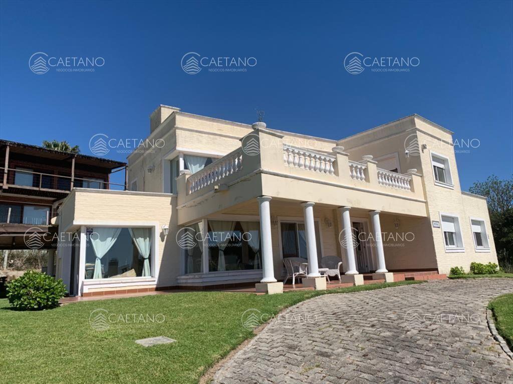 Alquiler Casa en Punta Ballena Cuatro Dormitorios