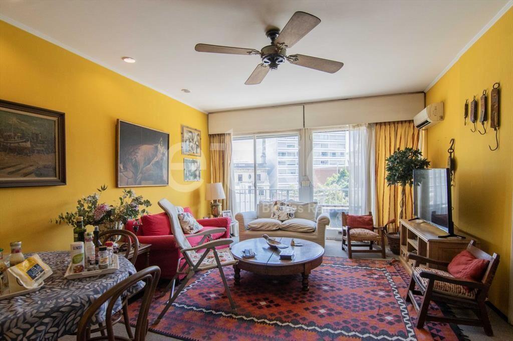 Apartamento esquinero en Venta Pocitos...