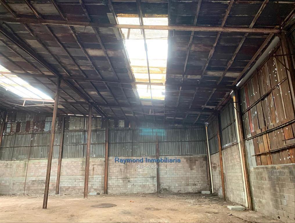Local de 1500m2 en Bazzano a metros de Gral Flores
