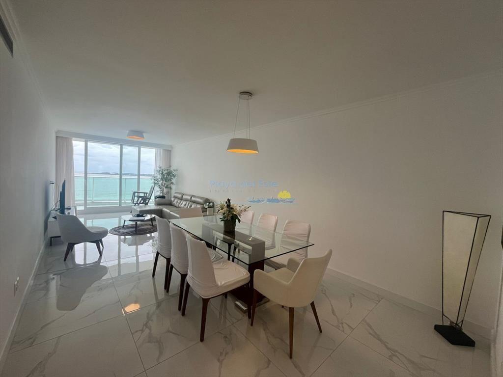 Apartamento en Venta de 3 dormitorios en Punta ,