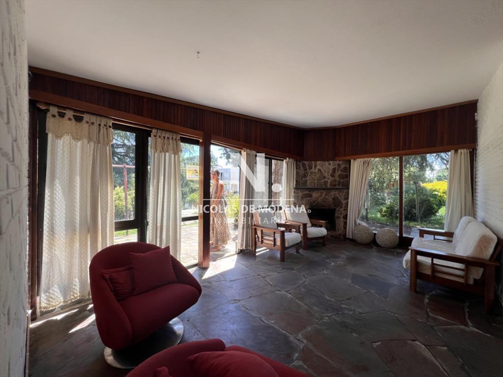 Amplia casa en Cantegril, Punta del Este. 509m2 y