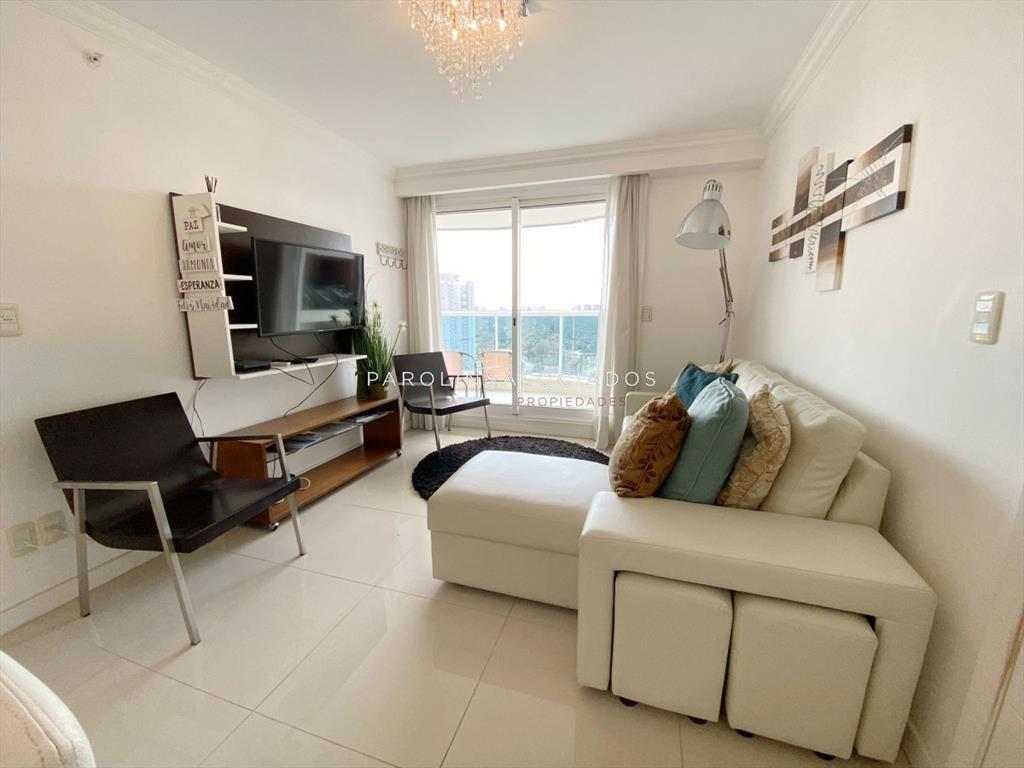 Apartamento en venta con 2 suites en Casino Punta