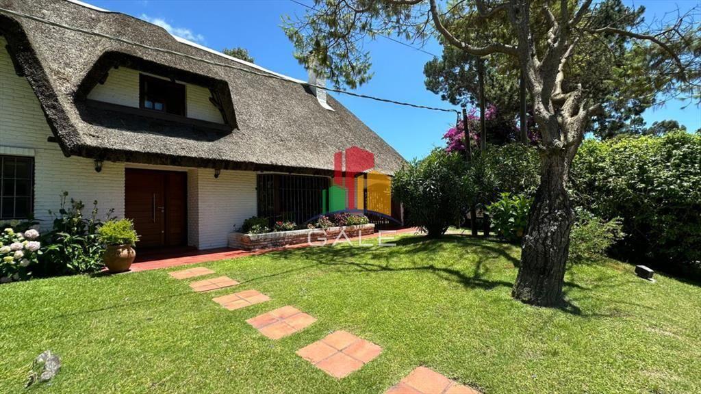 En venta casa en San Rafael, de 4 dormitorios mas dep, con