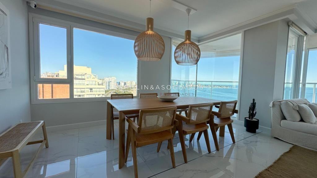 Apartamento en venta en edificio Paramount de 3 +
