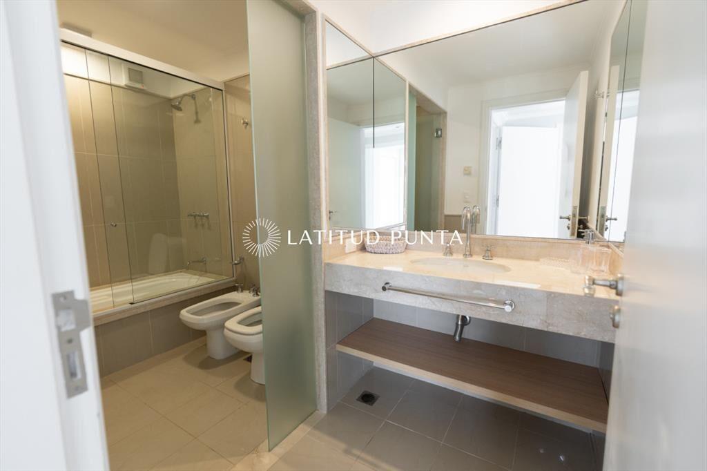Apartamento Playa Mansa 3 ambientes