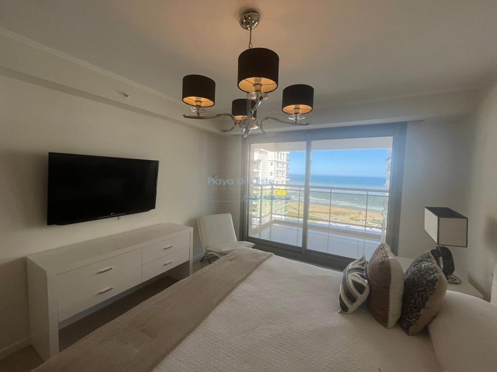 Apartamento en Venta de 3 dormitorios en Punta ,