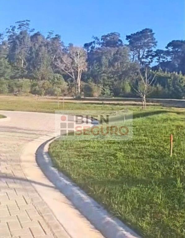Terreno de 1060 m2 en venta en barrio privado de Punta del