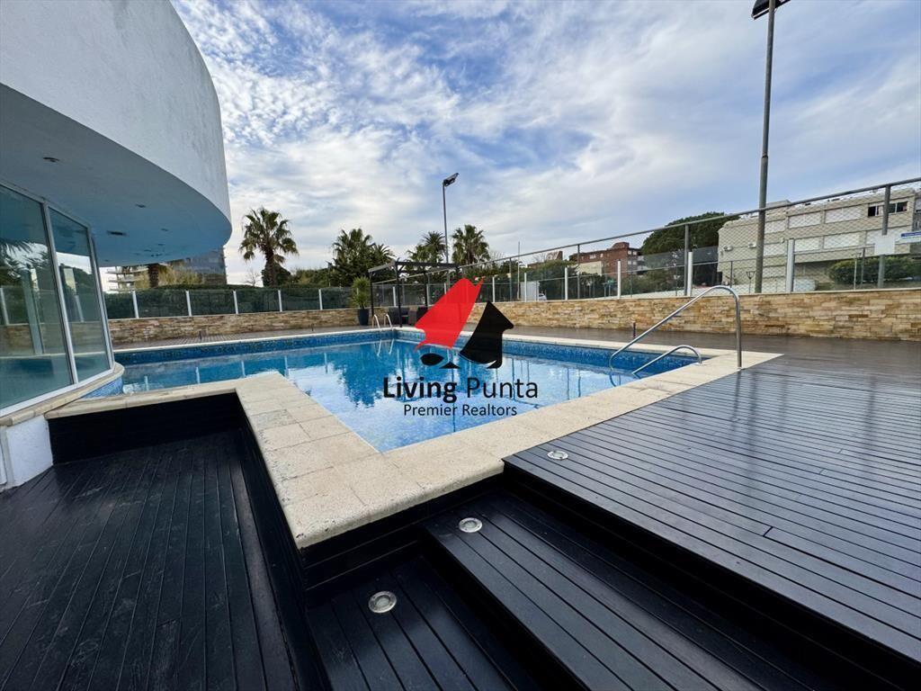 Apartamento en venta con vista al mar y buena de