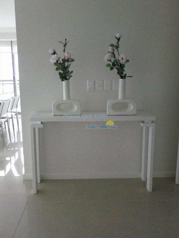 Apartamento en Alquiler de 3 dormitorios en Punta