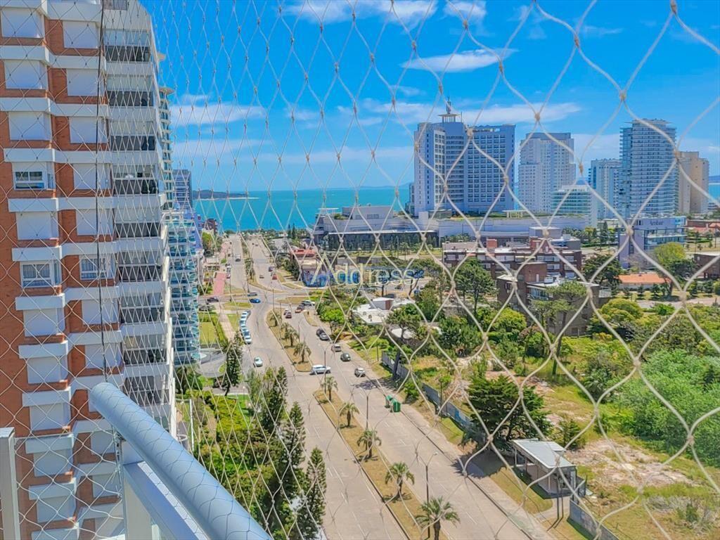 Apartamento de 3 dormitorios en venta Punta del