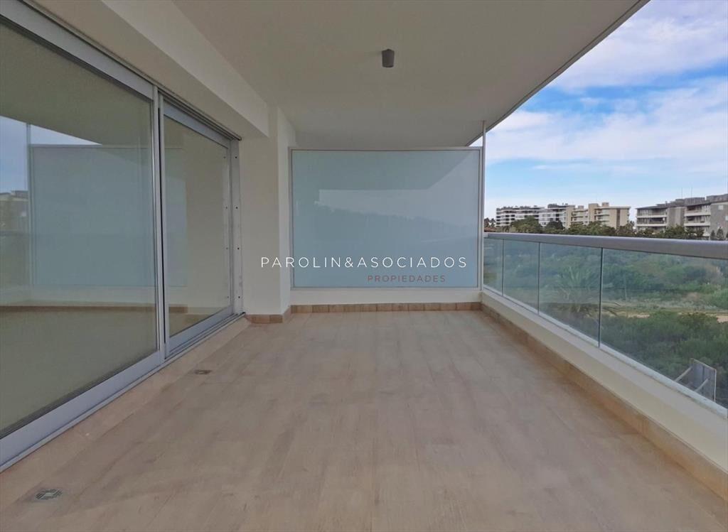 Apartamento en venta de 3 dormitorios + en Punta