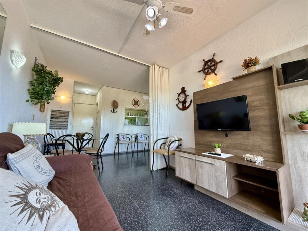 Apartamento en playa mansa frente al mar.