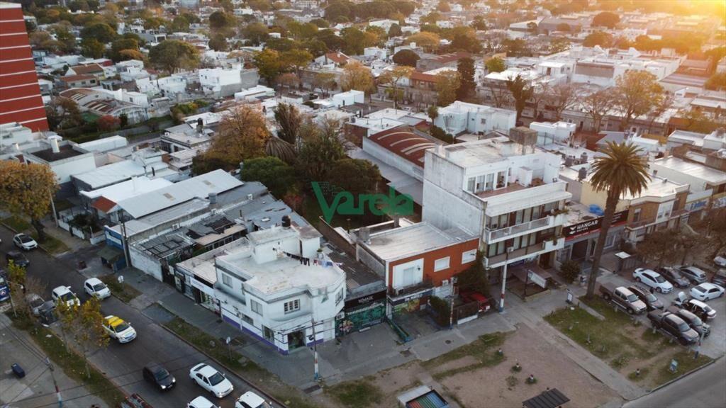 Venta Terreno Esquina Con fondo Sobre Avenida con