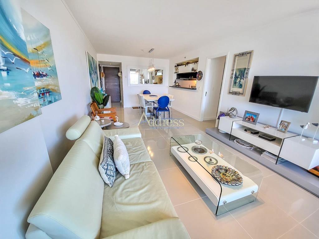 Apartamento de 3 dormitorios en venta Punta del