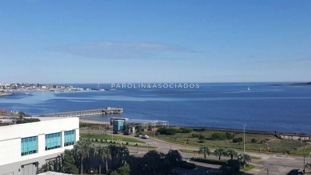 Apartamento de 2 dormitorios en Season Tower, del