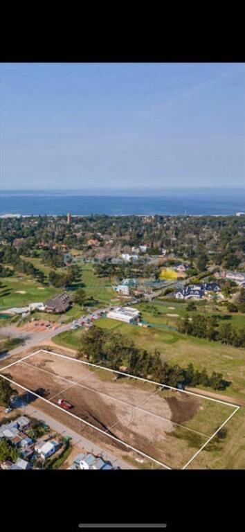 Terreno Frente al club de Golf 8400 m2