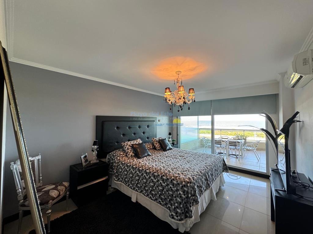 Apartamento en venta de 4 dormitorios en Punta ,