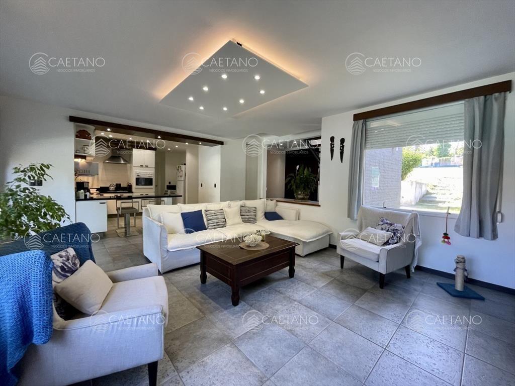 Venta casa 4 dormitorios Pinares Punta del Este