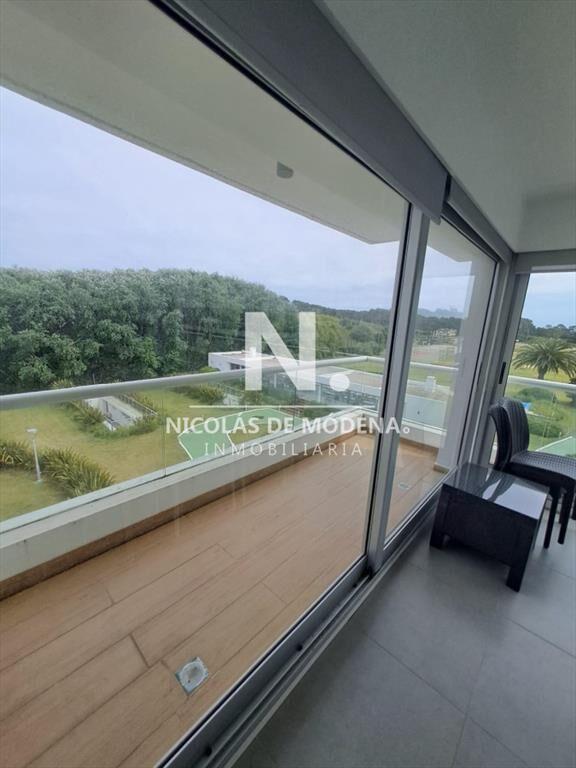 En venta apartamento de 2 dormitorios en Punta del Este.