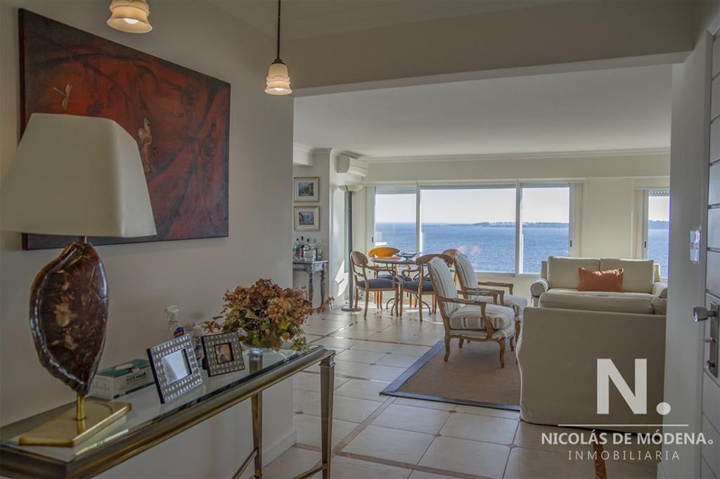 Torre frente al mar, departamento en venta, 3 suites. Punta