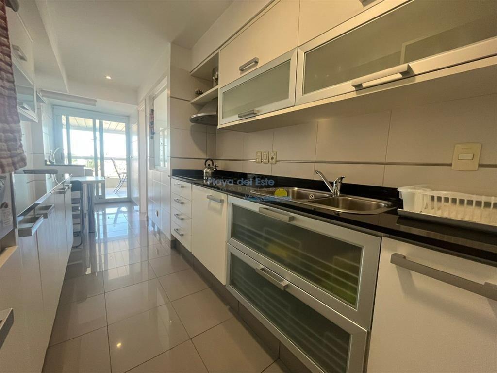 Apartamento en Venta de 3 dormitorios en Punta ,