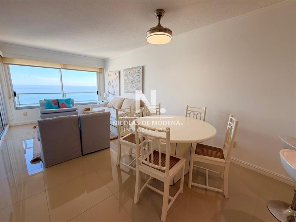 Apartamento en venta frente al mar, parada 19