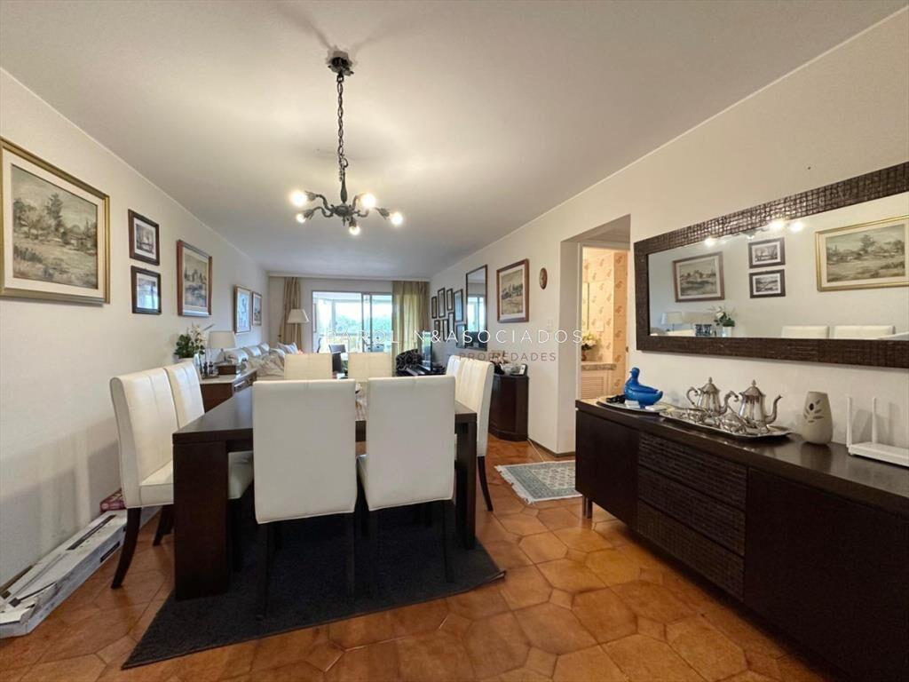 Departamento en Venta de 3 Dormitorios + en Playa