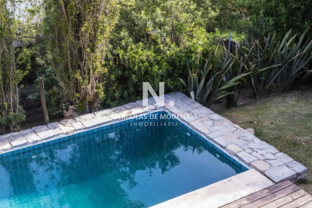 Venta de casa de 5 dormitorios en Punta Piedras