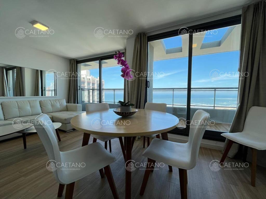 Vende apartamento de 2 dormitorios en Punta del